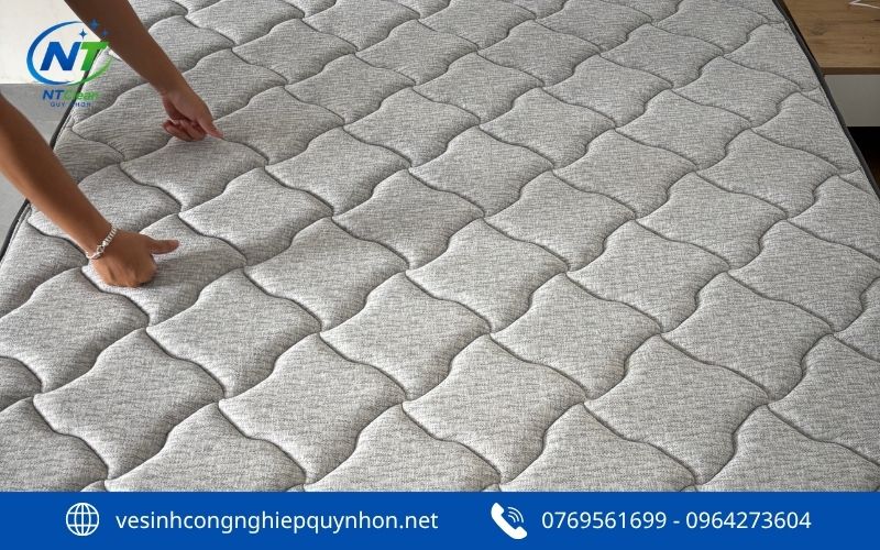 NTClean giặt nệm tại nhà cho chị Oanh đường Trần Hưng Đạo
